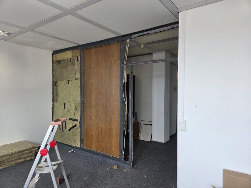 Geöffnete Wand mit alter Dämmung